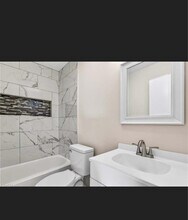 2204 Dulaire Rd in Greensboro, NC - Foto de edificio - Building Photo