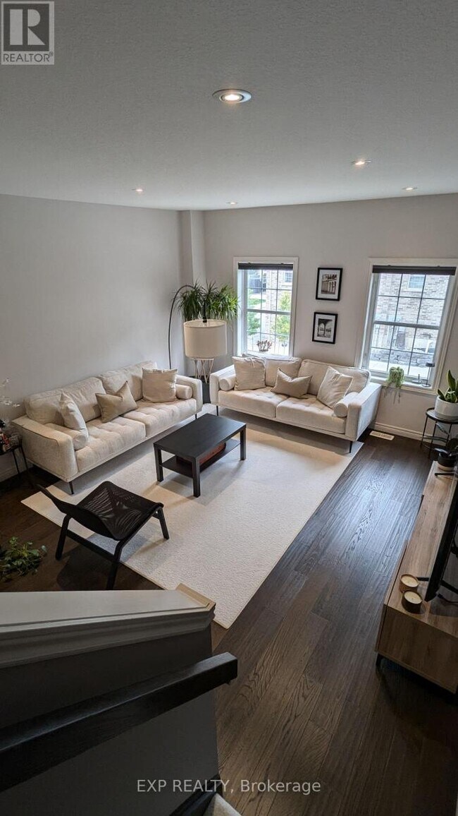 90 Robert Peel Rd in Kitchener, ON - Building Photo - Building Photo