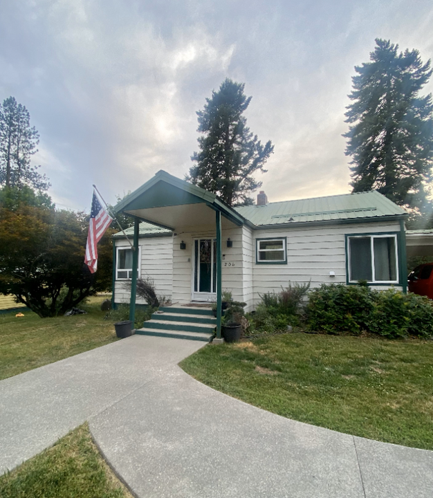 206 S Madison St in Thompson Falls, MT - Building Photo