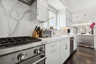 205 E 63rd St in New York, NY - Building Photo - Building Photo