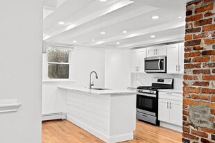 149 Hull St, Unit 1 in Cohasset, MA - Building Photo