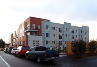 Sapphire Condominiums in Seattle, WA - Building Photo - Building Photo