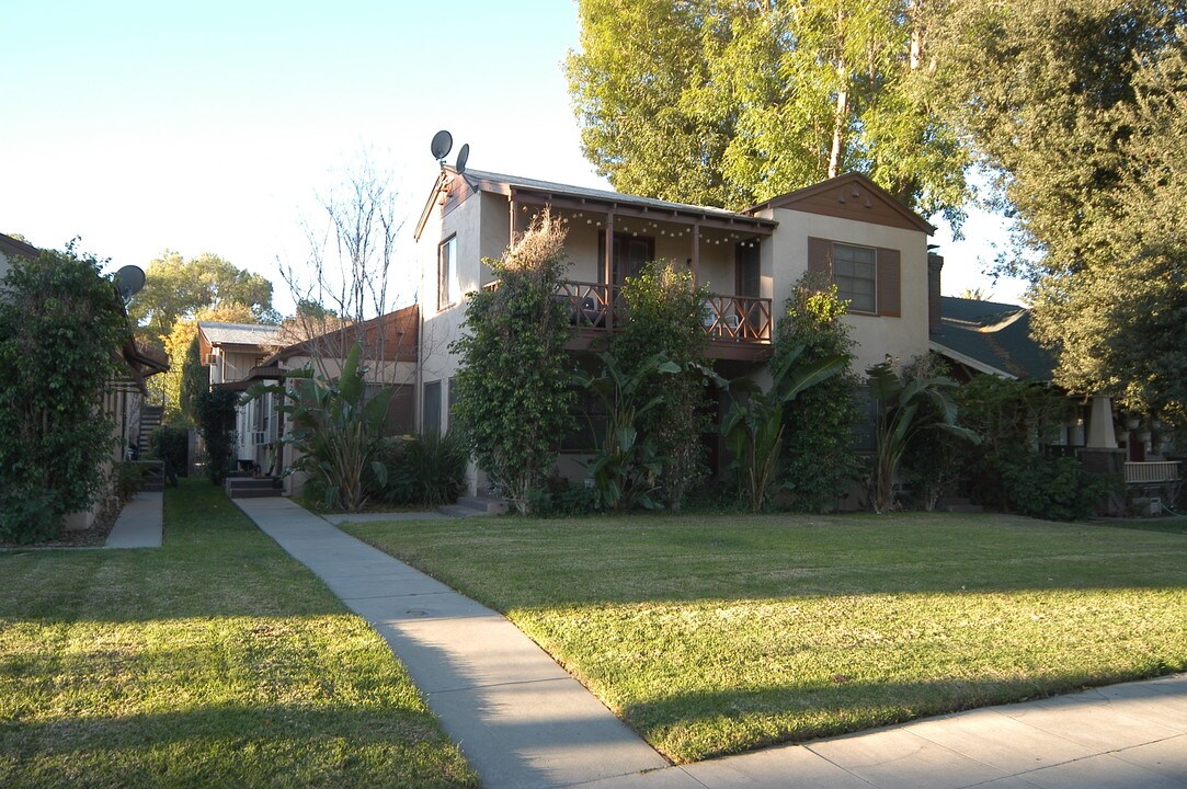 4250 10th St in Riverside, CA - Foto de edificio