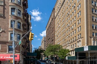 900 West End Ave in New York, NY - Foto de edificio - Building Photo