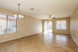 13273 W Mauna Loa Ln in Surprise, AZ - Building Photo - Building Photo