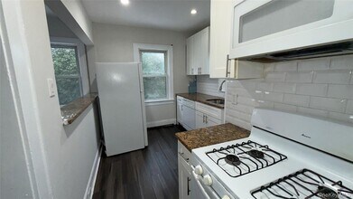 2366 Parkview Pl in Baldwin, NY - Building Photo - Building Photo