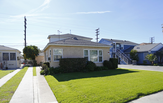 808 W Glenoaks Blvd in Glendale, CA - Foto de edificio - Building Photo