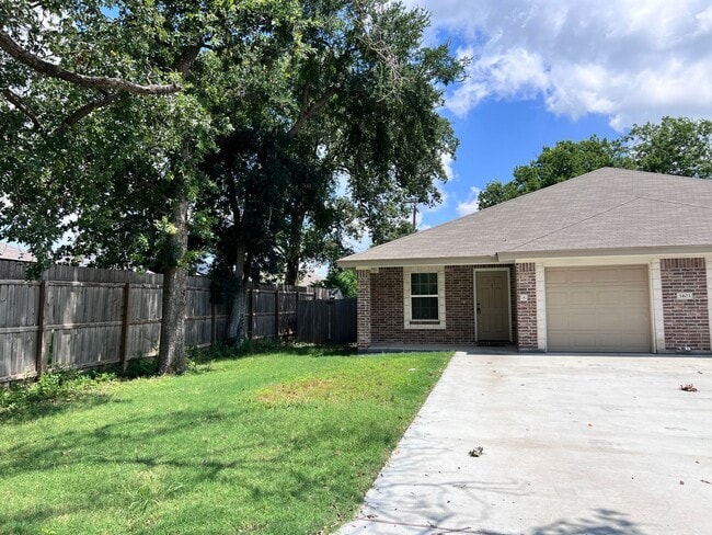 property at 1403 Natchez Trail