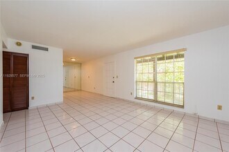 10784 N Kendall Dr in Miami, FL - Building Photo - Building Photo