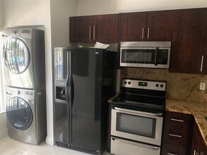 12017 SW 2nd St in Pembroke Pines, FL - Foto de edificio - Building Photo