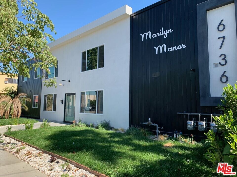 6736 Woodley Ave in Los Angeles, CA - Building Photo