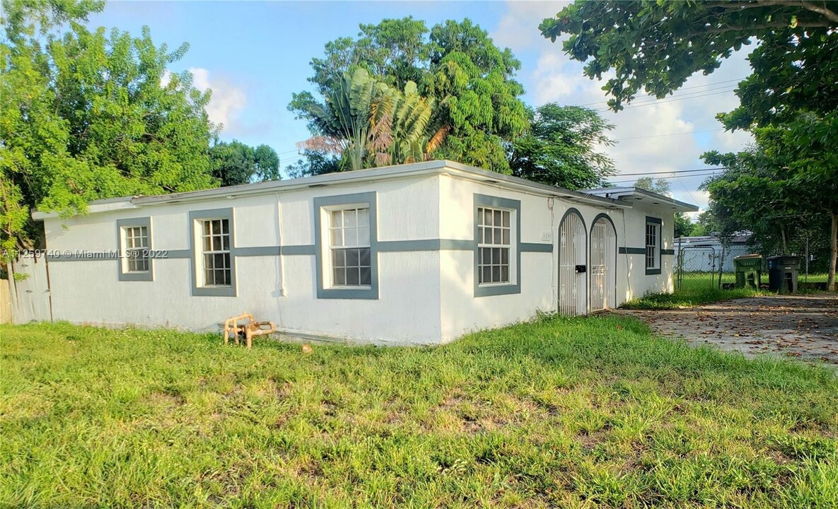 14245 NE 8th Ave in North Miami, FL - Building Photo