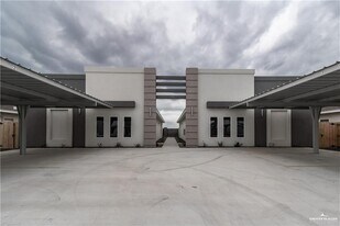 10 W Kenwood St in Edinburg, TX - Building Photo