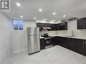 41 Gordon Weeden Rd in Markham, ON - Building Photo - Building Photo