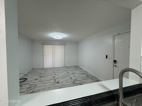 3102 Oak St in Port Orange, FL - Foto de edificio - Building Photo