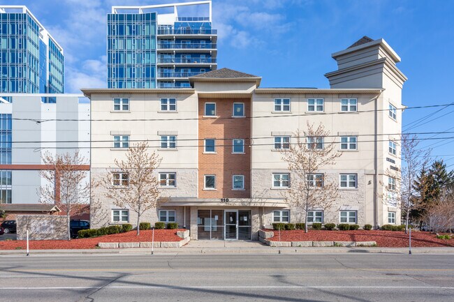 110 Columbia St W in Waterloo, ON - Building Photo - Building Photo