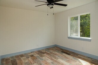 811 Matchett St, Unit A in Brenham, TX - Building Photo - Building Photo