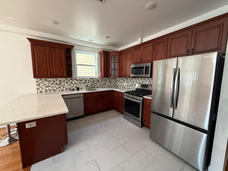 76 Wakeman Ave in Newark, NJ - Building Photo