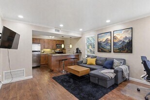 7685 Northcross Dr, Unit 429 in Austin, TX - Building Photo