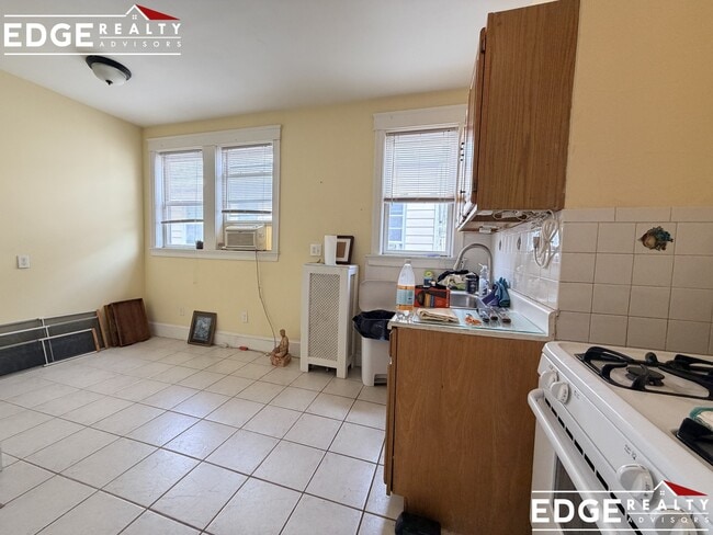 232 Foster St, Unit 3 in Boston, MA - Building Photo - Building Photo