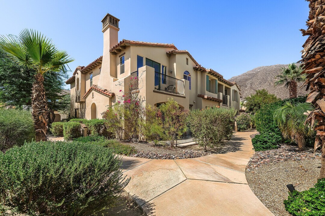 450 White Fox Trail in Palm Springs, CA - Building Photo