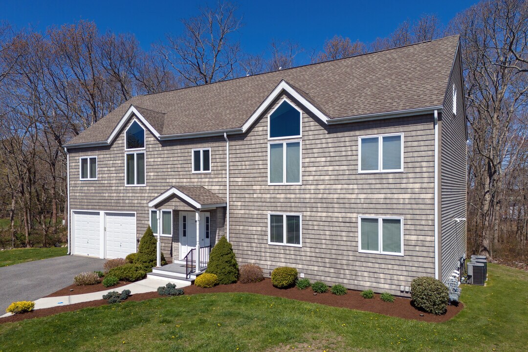 Sunwood Condominiums in Fall River, MA - Building Photo