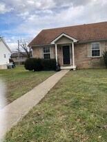 430 Secretariat Dr in Lawrenceburg, KY - Building Photo