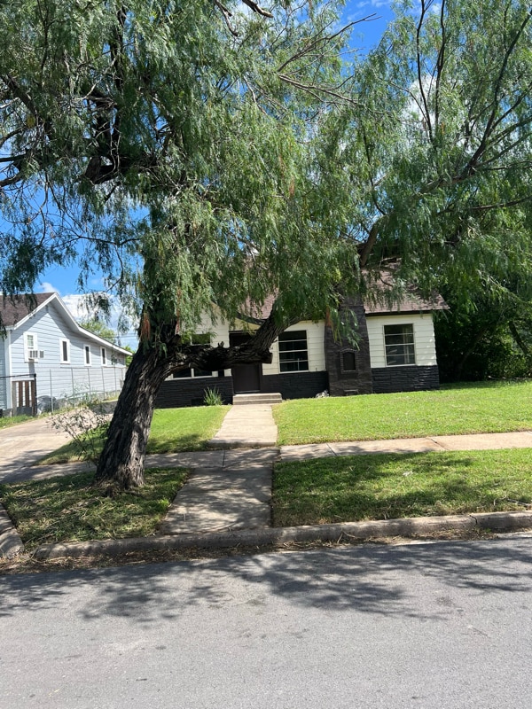 property at 734 N Milam St
