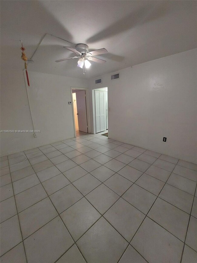 5801 NE 18th Ave in Fort Lauderdale, FL - Building Photo - Building Photo