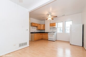 912 N Ashland Ave in Chicago, IL - Building Photo - Building Photo