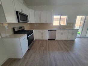 8414 Grandy St in Bakersfield, CA - Building Photo - Building Photo