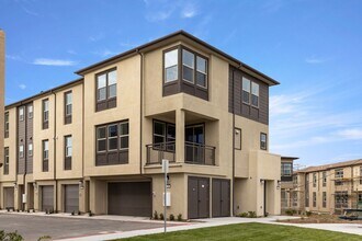 338 Summer Breeze Wy in Oceanside, CA - Building Photo - Building Photo