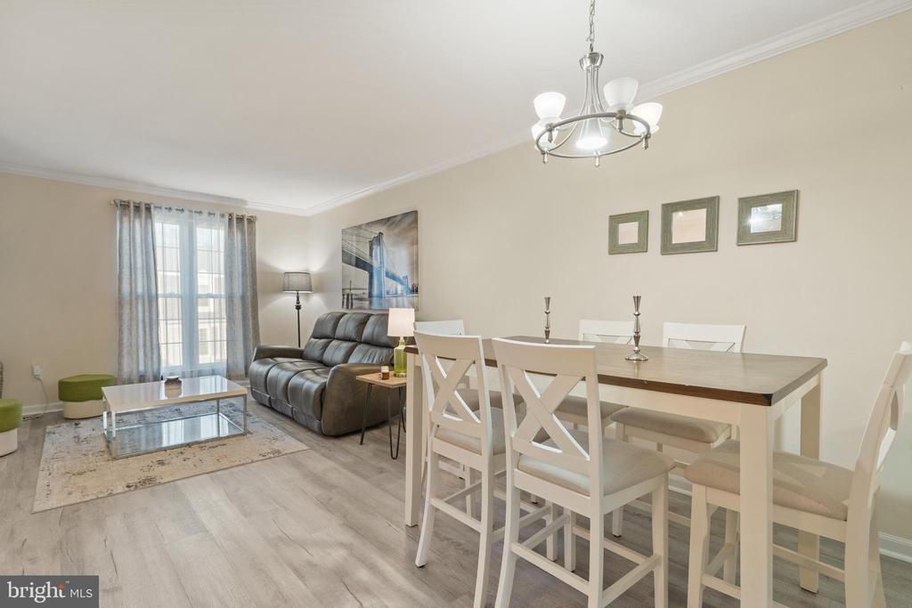 10529 Reed's Landing Cir in Burke, VA - Building Photo