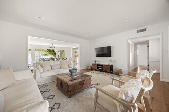 2510 Santiago St in Santa Ana, CA - Building Photo - Building Photo