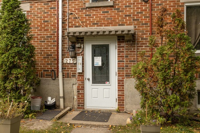 255 45E Av