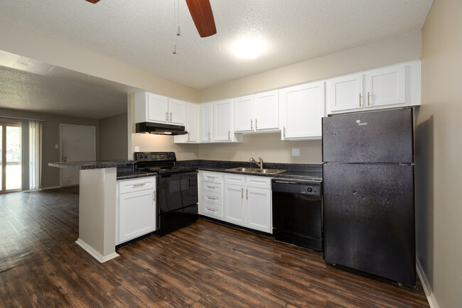 Hazelwood Forest Apartments in Hazelwood, MO - Building Photo - Interior Photo