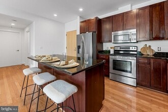 2772 Lighthouse Point E in Baltimore, MD - Building Photo - Building Photo