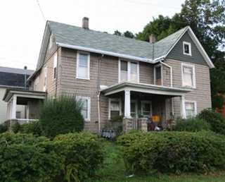 1091 E 2nd St in Jamestown, NY - Foto de edificio