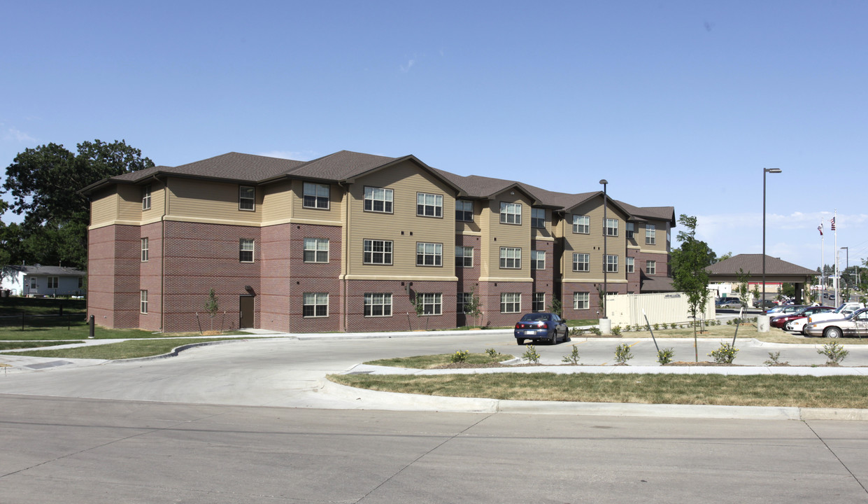 Fort Des Moines Senior Housing in Des Moines, IA - Building Photo