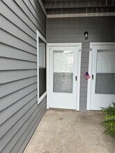 2415 W Slaughter Ln in Austin, TX - Building Photo - Building Photo