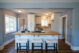 131 N Russet St in Portland, OR - Building Photo - Building Photo