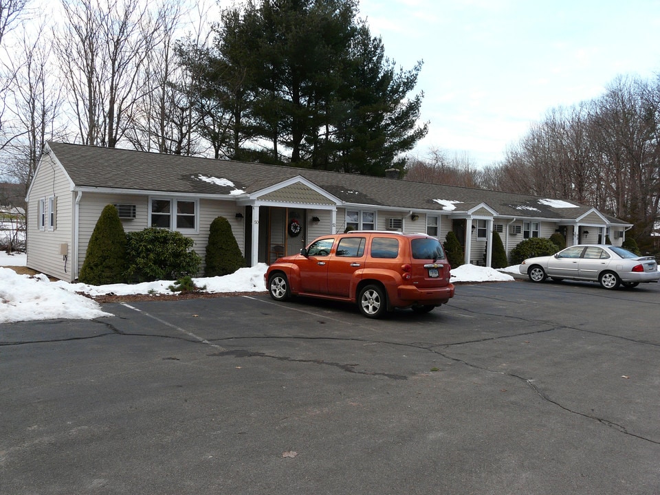 Regency Court in Cheshire, CT - Building Photo