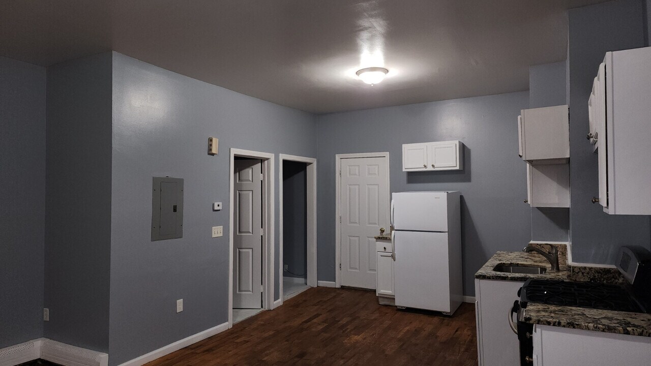 331 Park St in New Britain, CT - Building Photo