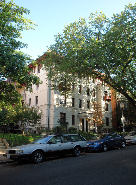 1789 Lanier Pl NW in Washington, DC - Building Photo