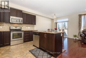 215 Via San Marino St in Ottawa, ON - Building Photo - Building Photo