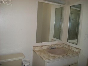 4912 York St in Cape Coral, FL - Foto de edificio - Building Photo