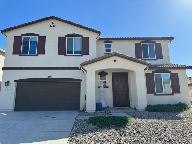 2061 Rosewood Dr in Hollister, CA - Building Photo