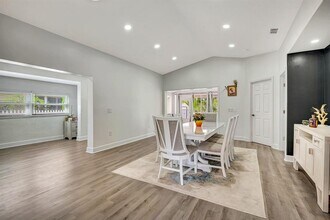 5304 72nd St E in Bradenton, FL - Building Photo - Building Photo