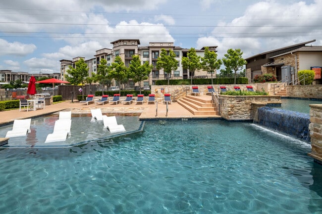 Villas on the Hill in Temple, TX - Building Photo - Building Photo