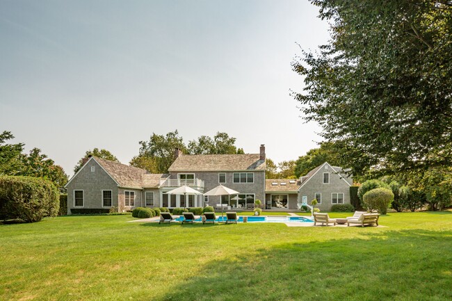 15 Pondview Ln in East Hampton, NY - Foto de edificio - Building Photo